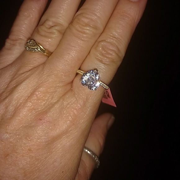 🌺SIMULATED🌺WHITE DIAMOND HEART RING - Picture 4 of 4